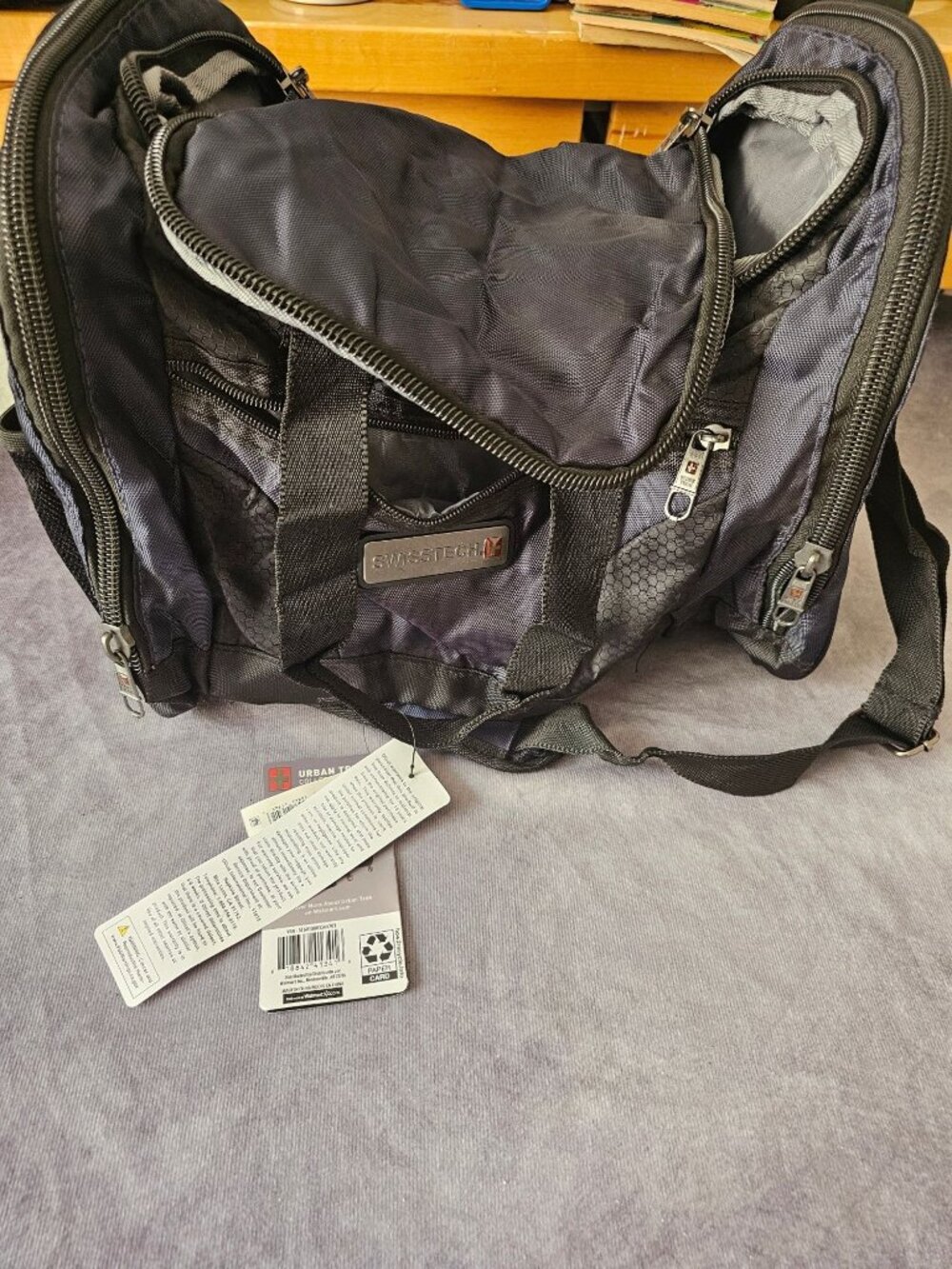 Swisstech Urban Trek 22" Duffle Bag 22 Inch w/Zippered Mesh Compartments